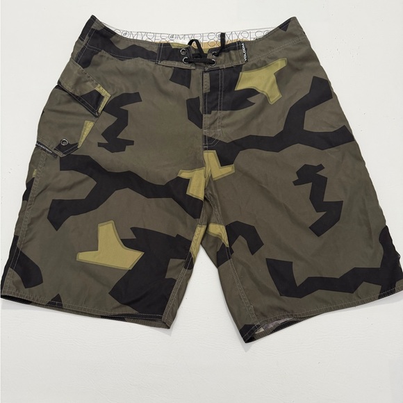 Volcom Green and Black Hybrid Shorts - Picture 1 of 7